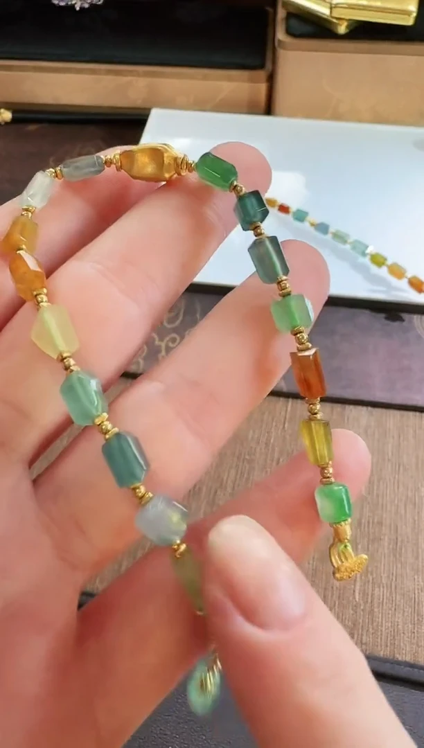 18K金镶嵌手链翡翠手链