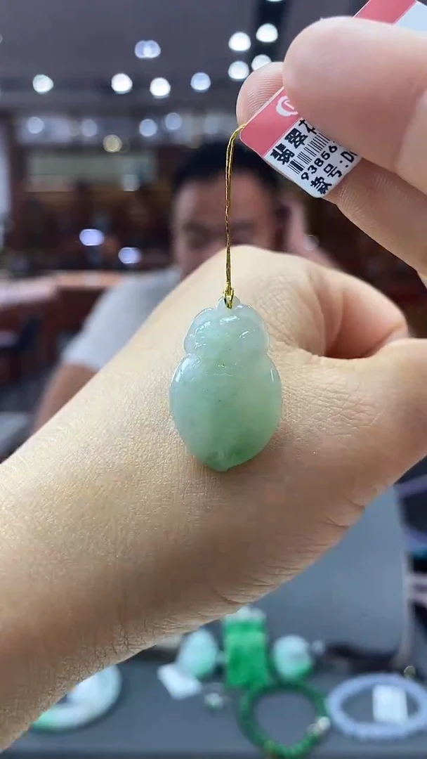 颈饰未镶嵌翡翠寿桃