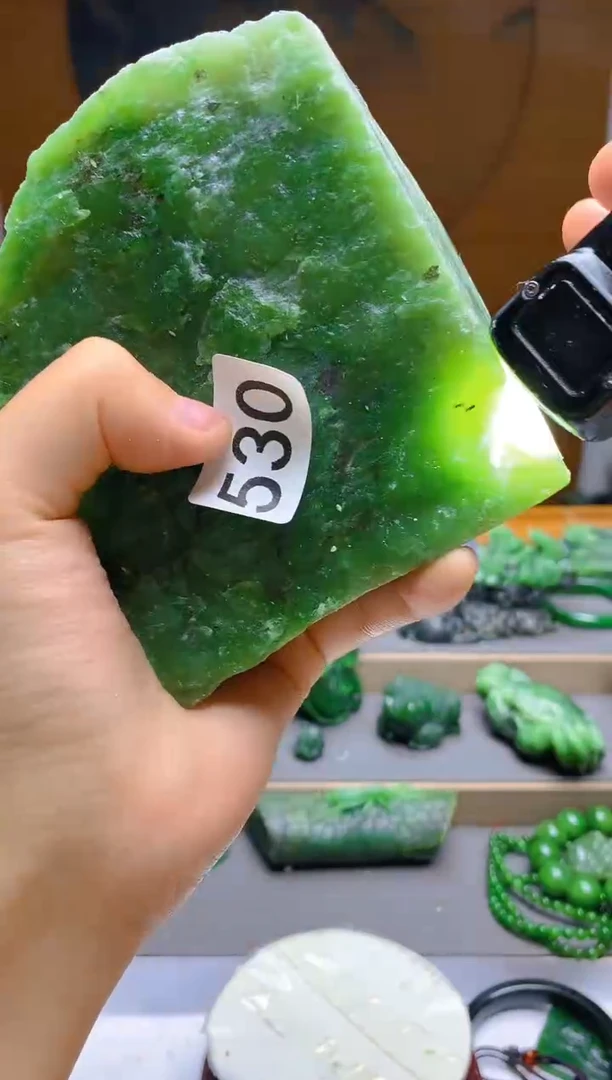 和田玉（碧玉）未镶嵌珠宝半成品1