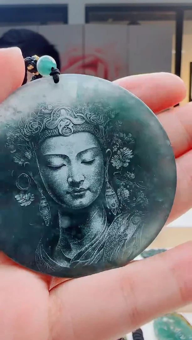 颈饰未镶嵌翡翠多样性发其中一