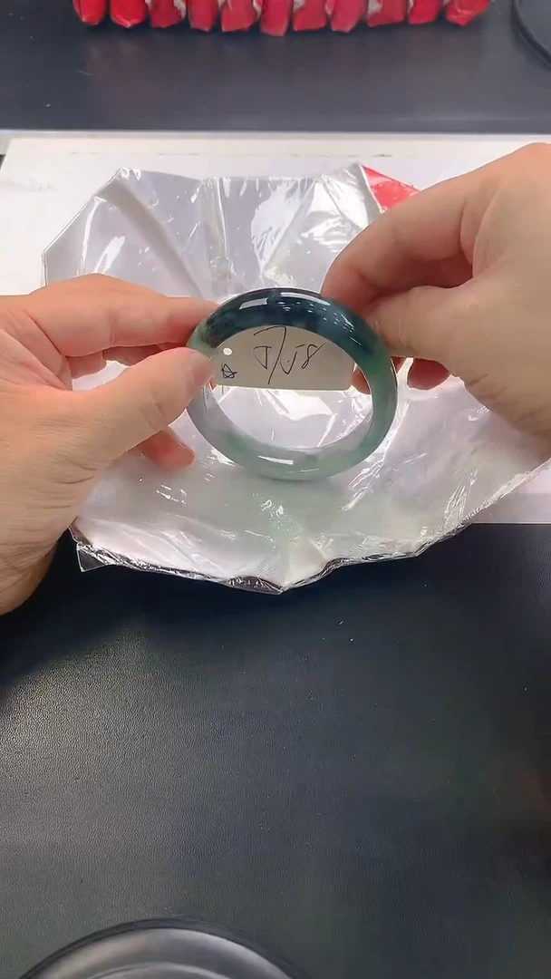 未镶嵌手镯翡翠52