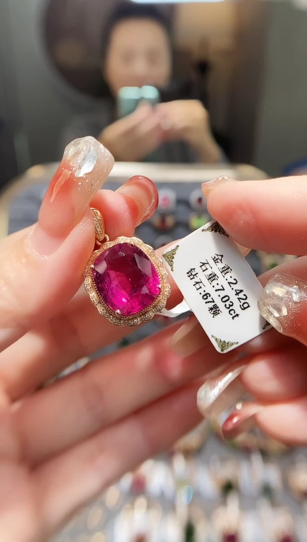 颈饰18K金镶嵌碧玺7.03.