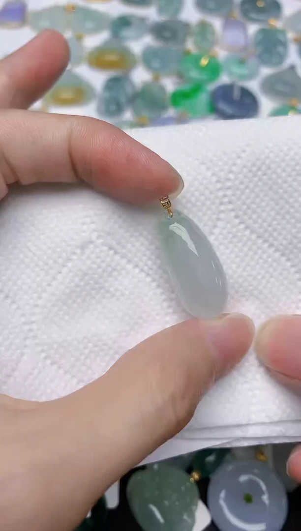 翡翠18K金镶嵌颈饰天然A货翡翠