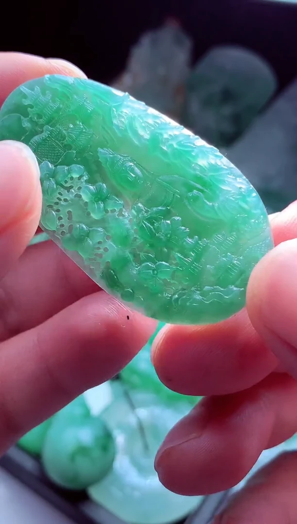 未镶嵌定制翡翠胡**?翡翠毛货定制