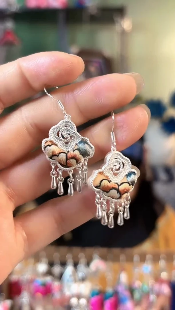 云织瑶非遗老绣饰品609*