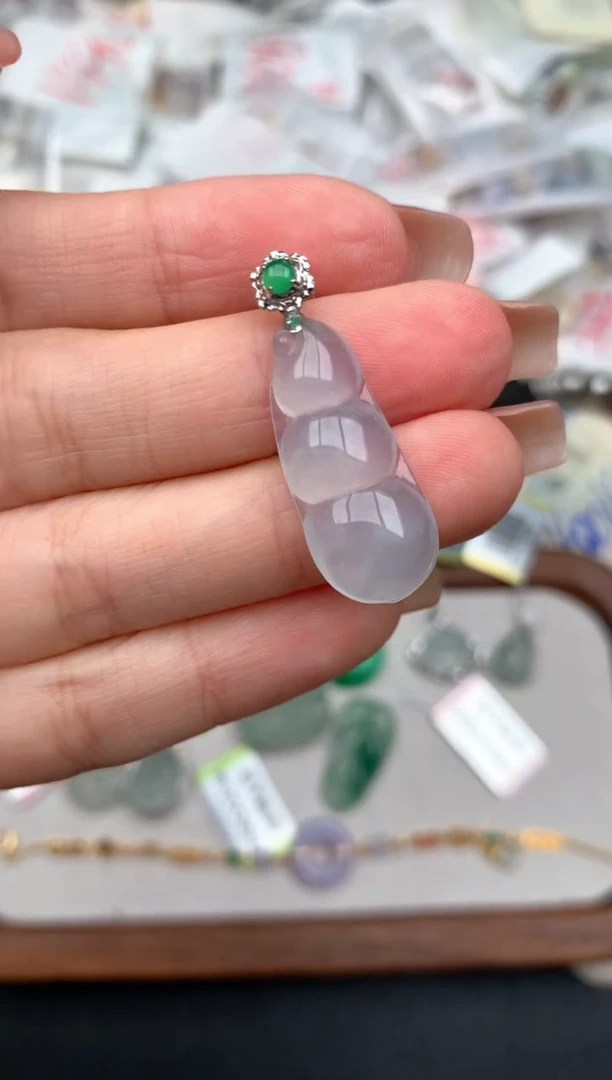 18K金镶嵌挂件翡翠1