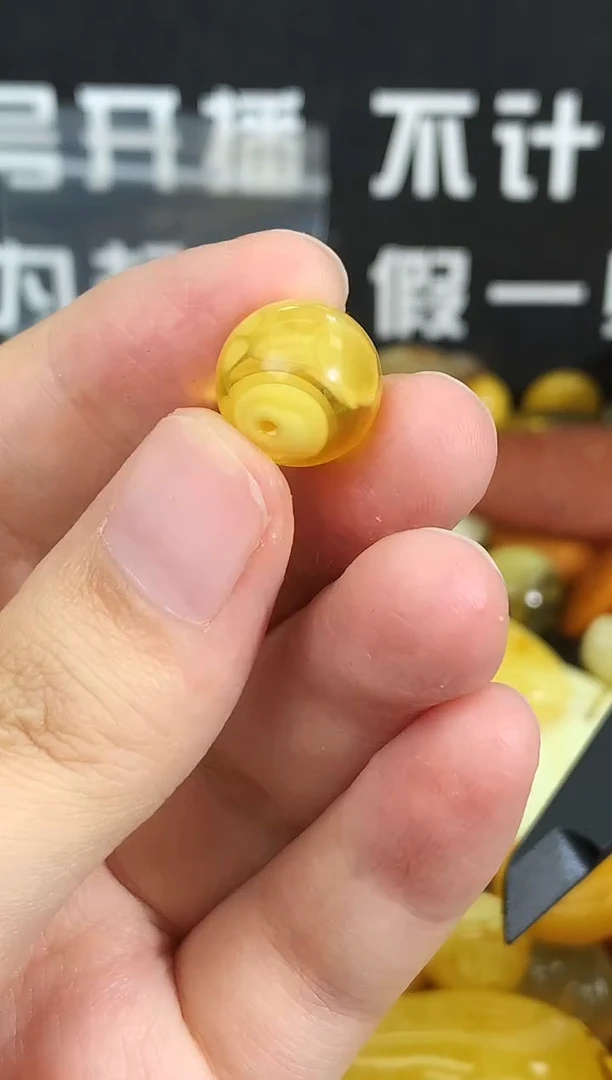 蜜蜡未镶嵌珠宝奇石52