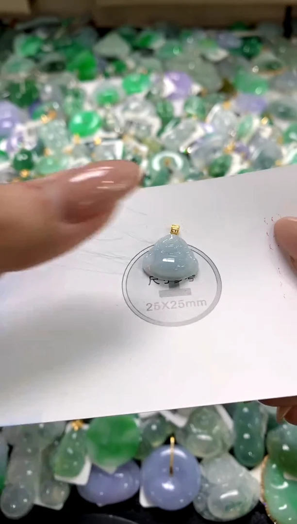 颈饰18K金镶嵌翡翠1111111111111111