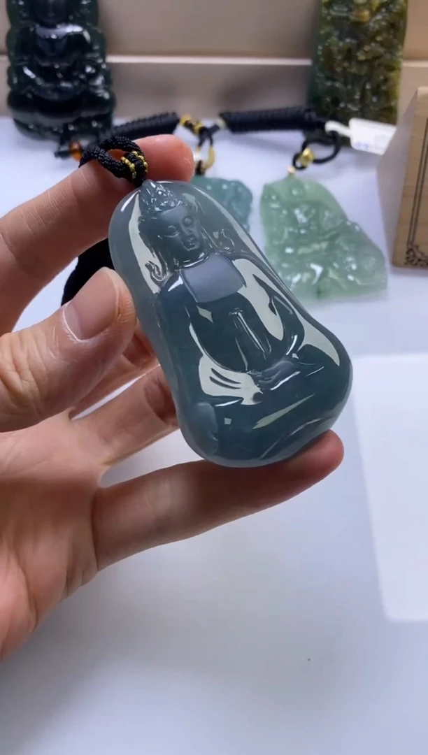 颈饰未镶嵌翡翠