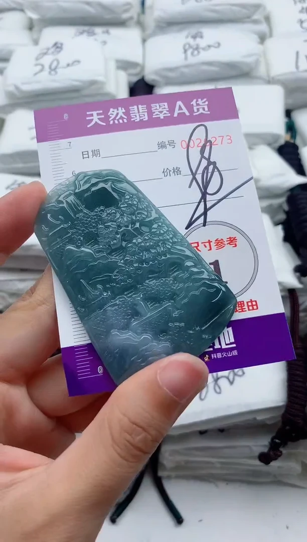 翡翠未镶嵌颈饰·