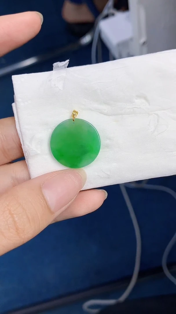 翡翠18K金镶嵌颈饰天然缅甸a货翡翠