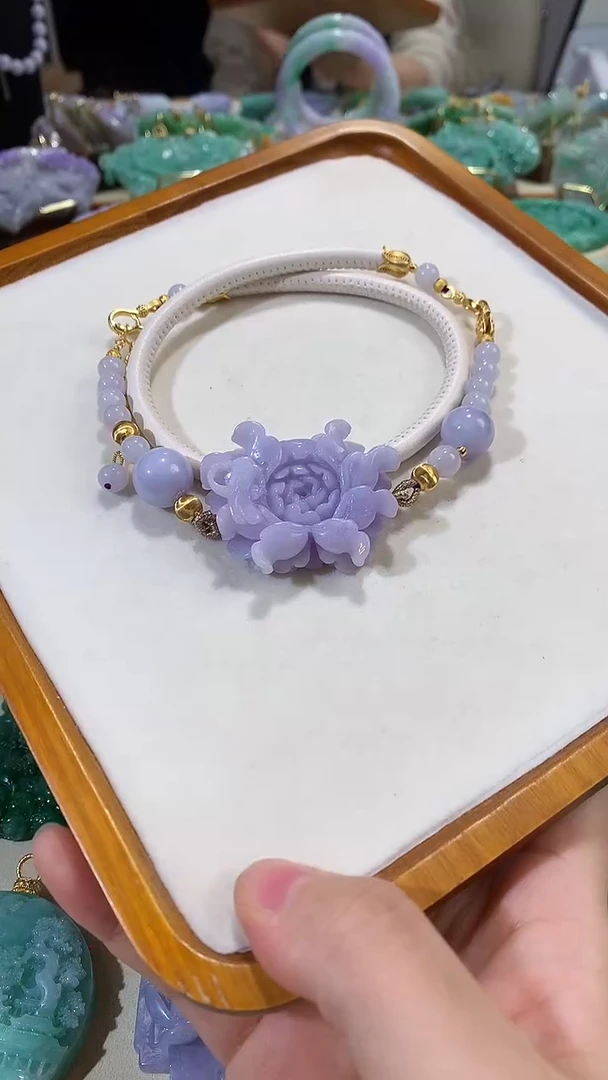 颈饰未镶嵌翡翠吊坠