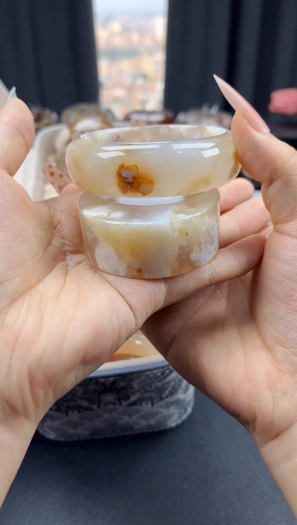 未镶嵌手镯石英质玉（58圈口）赠送镯心