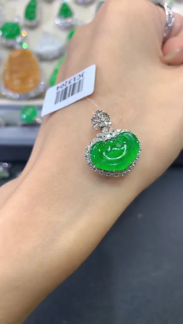 【闪购商品】翡翠吊坠(不含链)18K金镶嵌q81