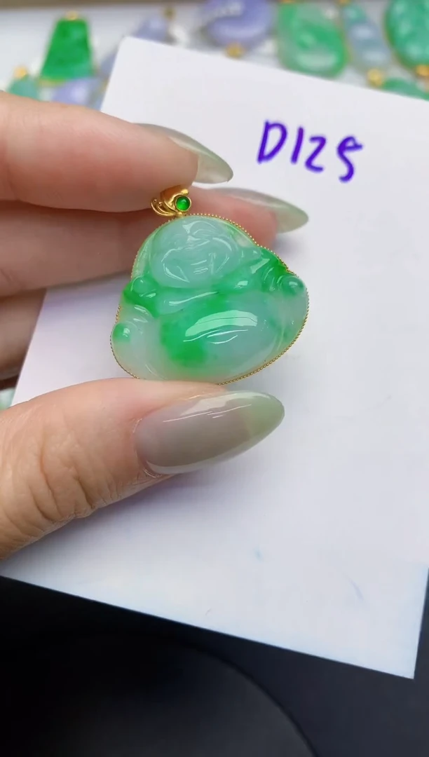 翡翠18K金镶嵌颈饰缅甸天然翡翠A货