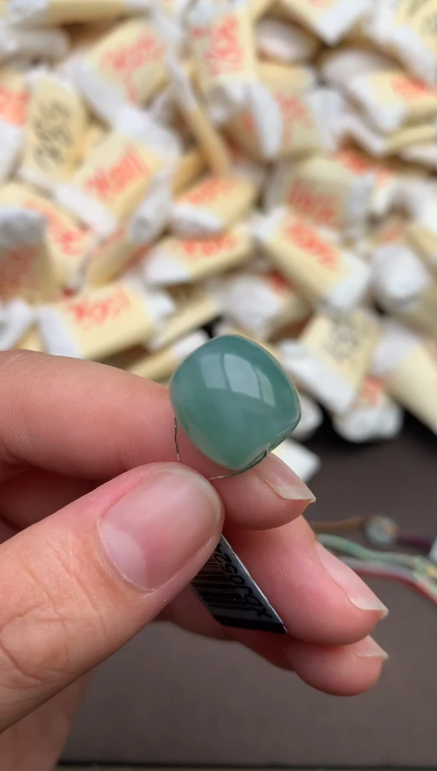 翡翠挂件未镶嵌—