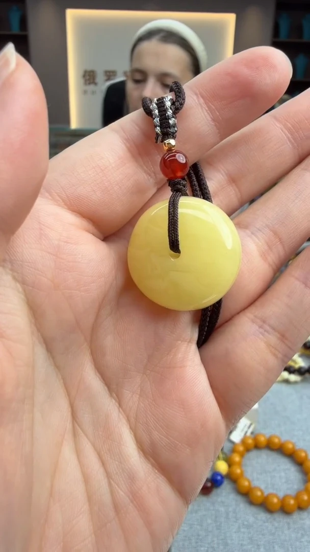 琥珀颈饰未镶嵌24秒拍号 假一罚三