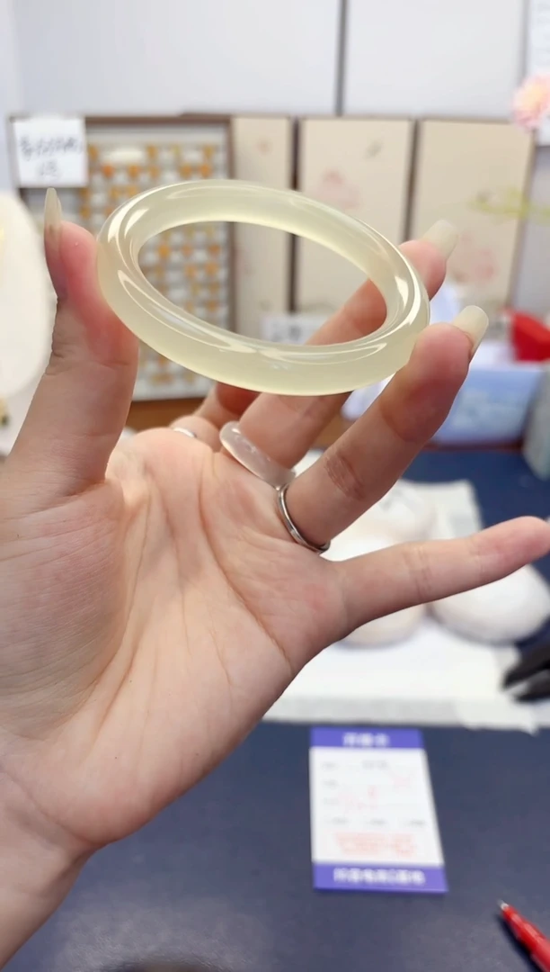 石英质玉手镯未镶嵌479-美人条晴水-圈口53