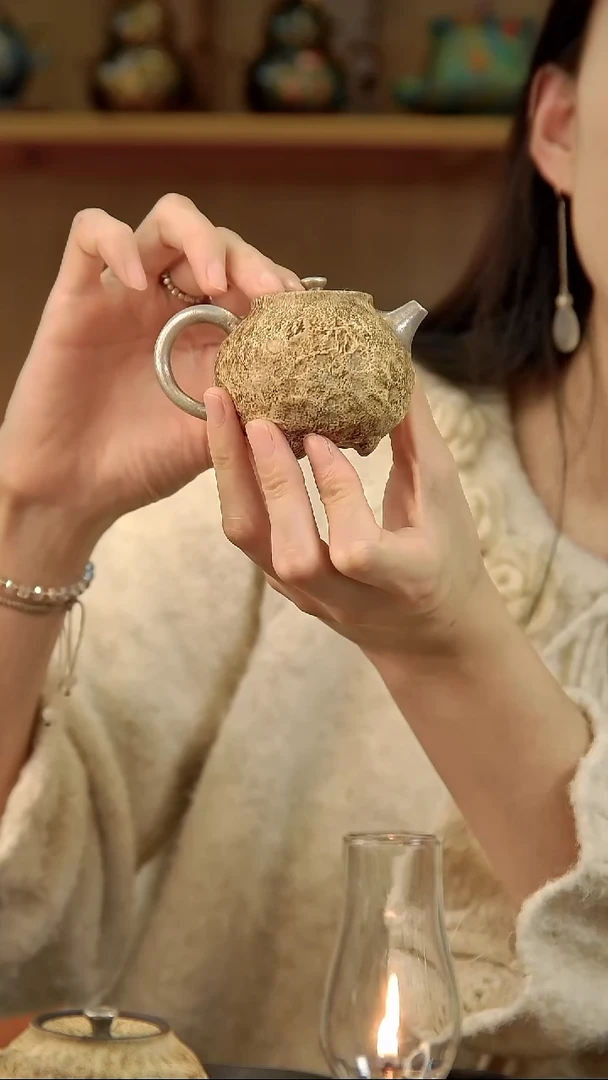 言野手作 粉引仿古锤纹三足壶