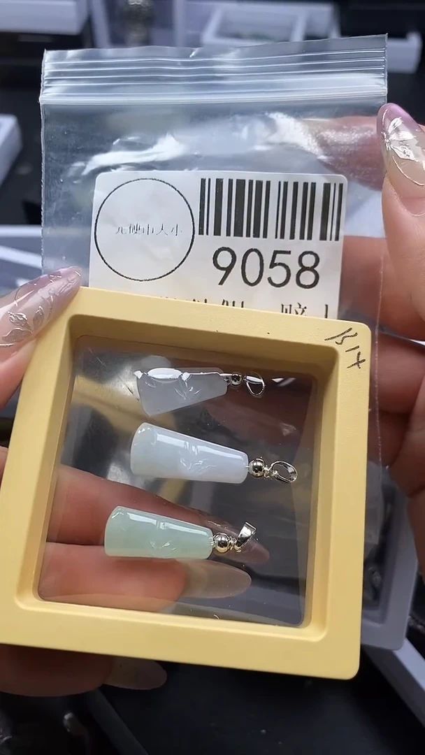 吊坠(不含链)未镶嵌翡翠9058