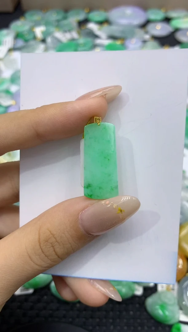 颈饰18K金镶嵌翡翠天然缅甸翡翠A货