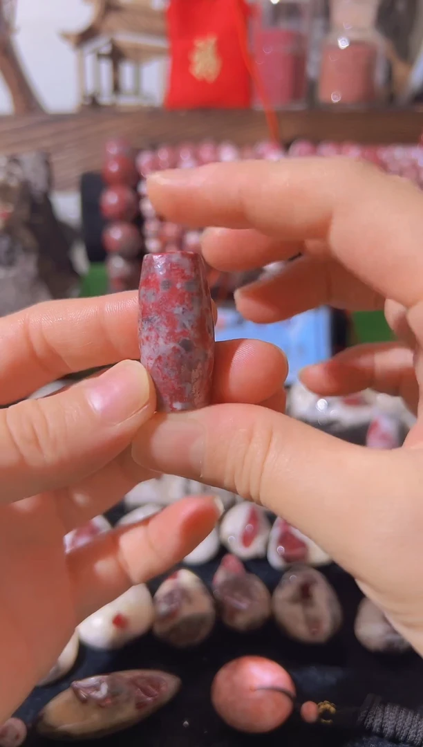 天然辰砂天然辰砂天然朱砂大晶砂随行吊坠