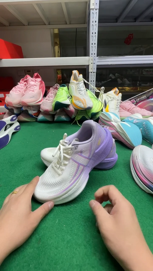 魏**跑这是个大鞋店家的鞋014