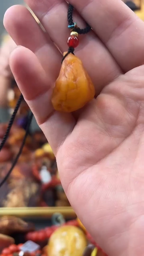 未镶嵌颈饰琥珀吊坠