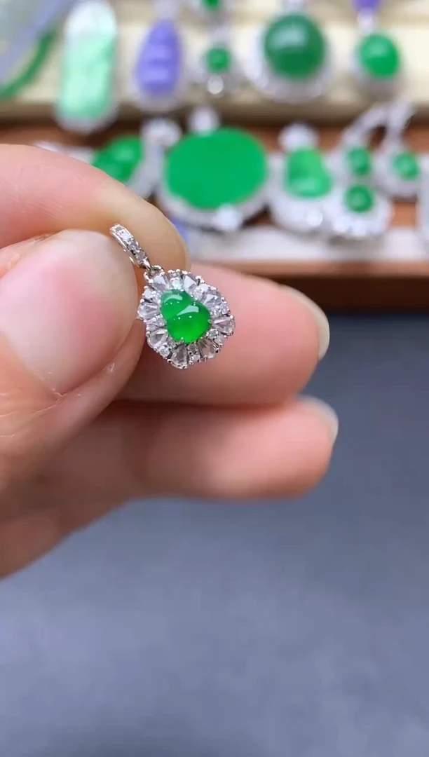 颈饰18K金镶嵌翡翠153-中国好珍宝