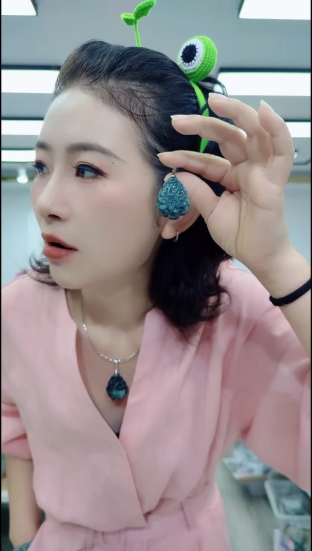 翡翠未镶嵌颈饰2411蓝水雕刻永生花