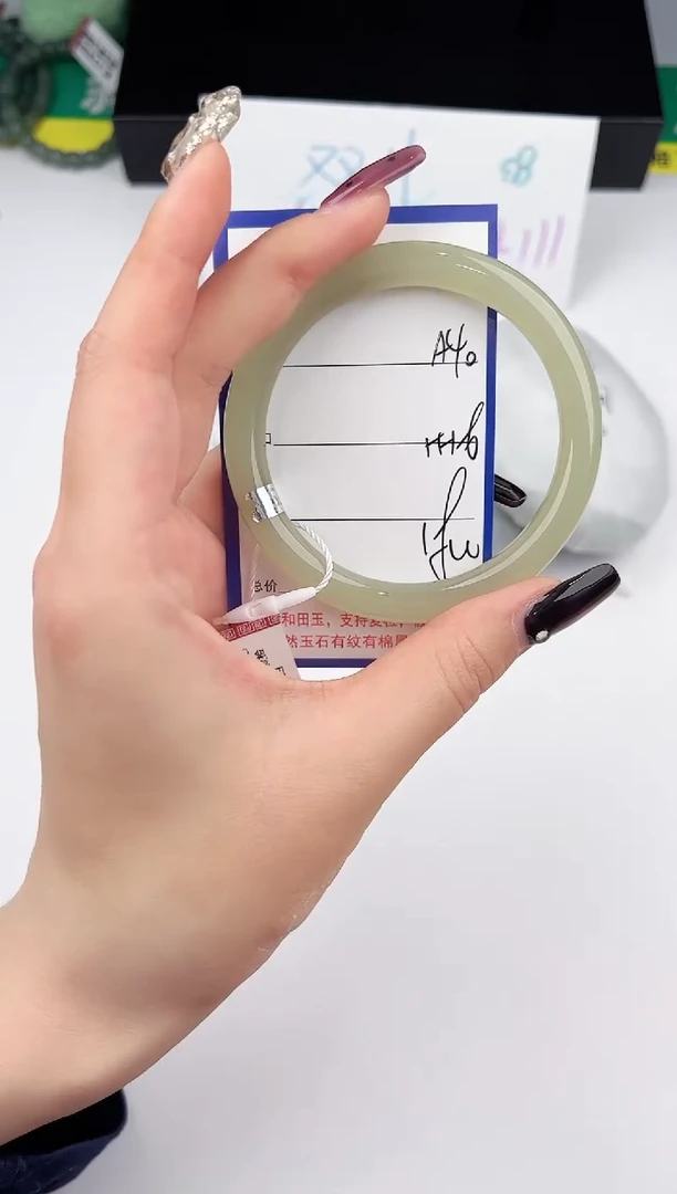 未镶嵌手镯和田玉40颜色微差无瑕