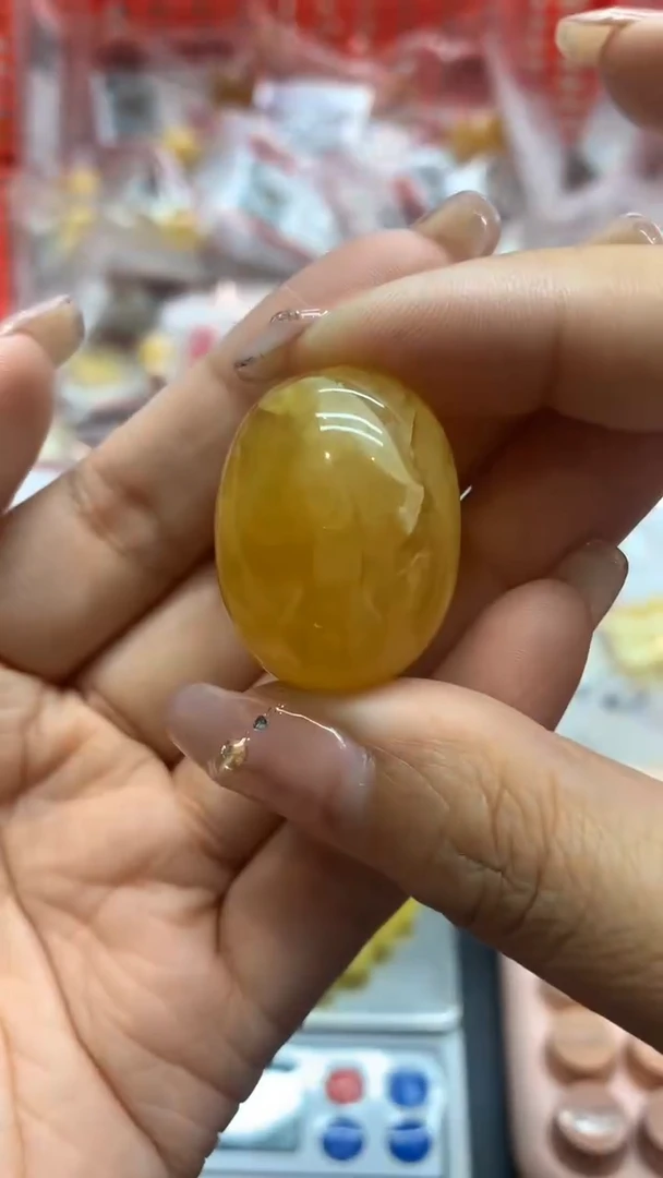 未镶嵌琥珀珠宝奇石256