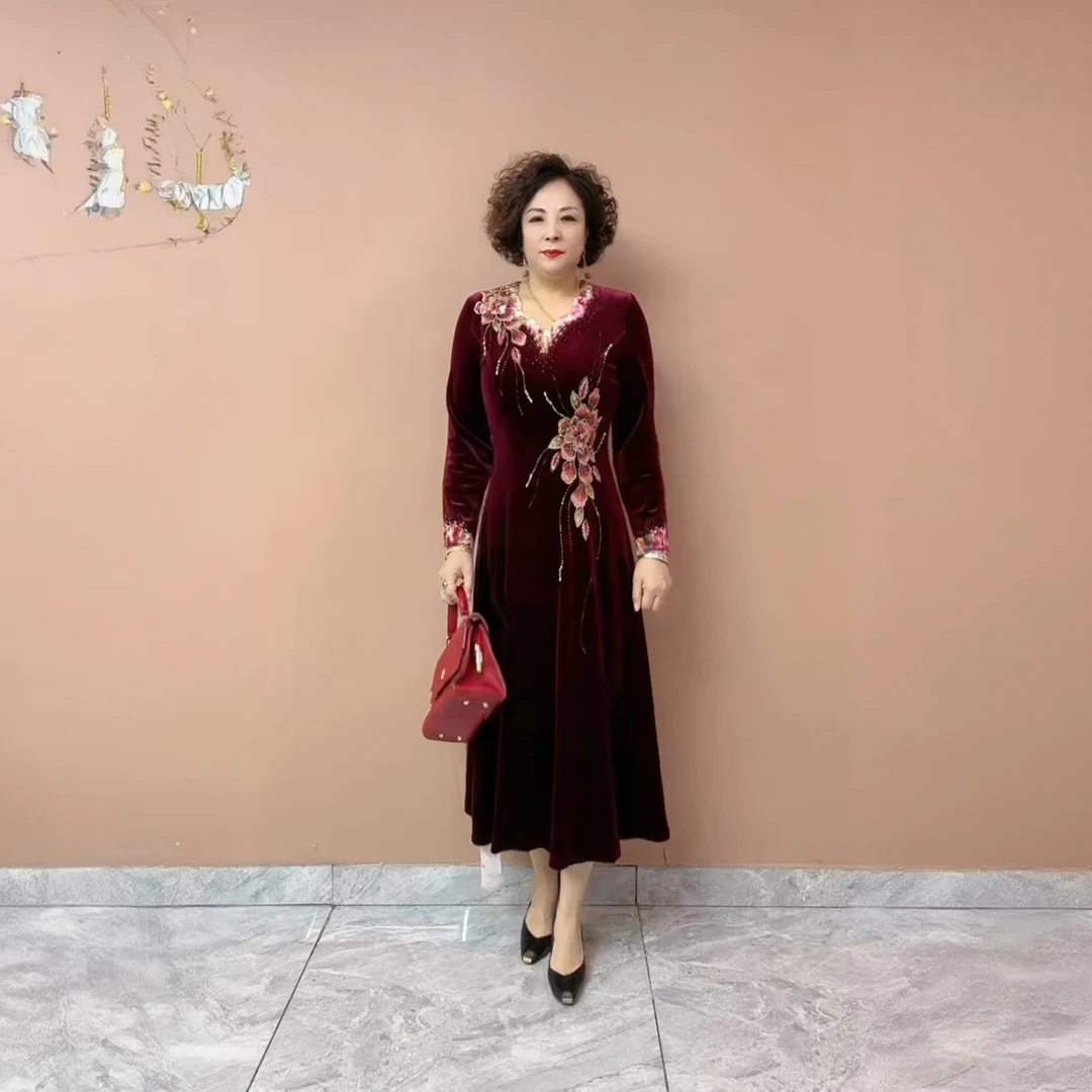 9623喜妈妈装结婚礼服轻奢高级感喜婆婆婚宴装丝绒高贵旗袍长裙子