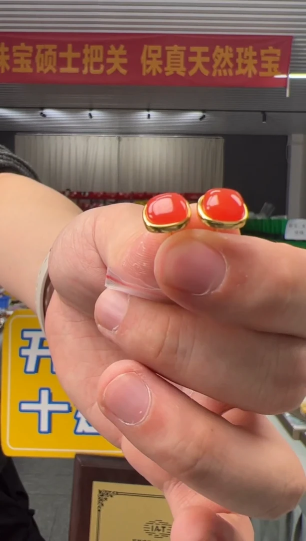 【闪购商品】南红玛瑙耳饰银S925镶嵌约8*8mm保山冰红方糖耳钉