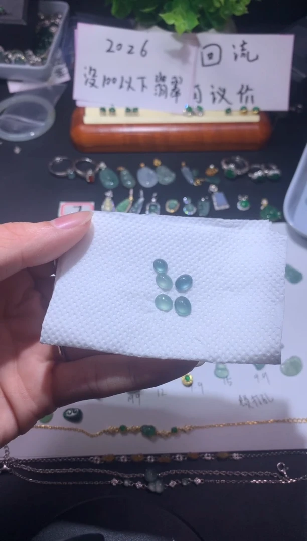 颈饰未镶嵌翡翠小*豆1
