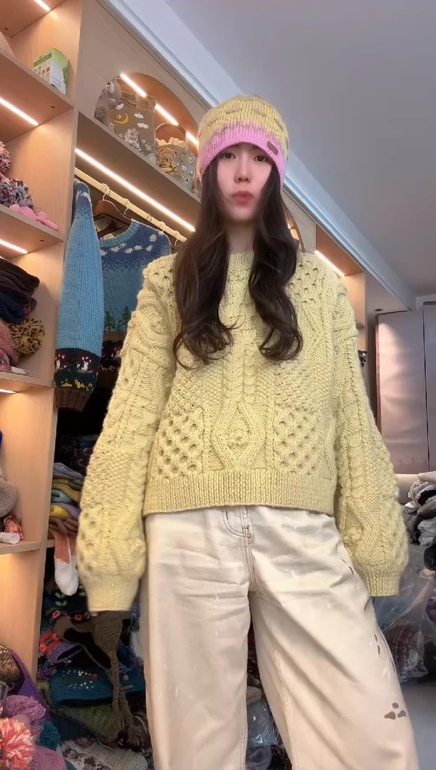 羊毛小鸡黄套头毛衣