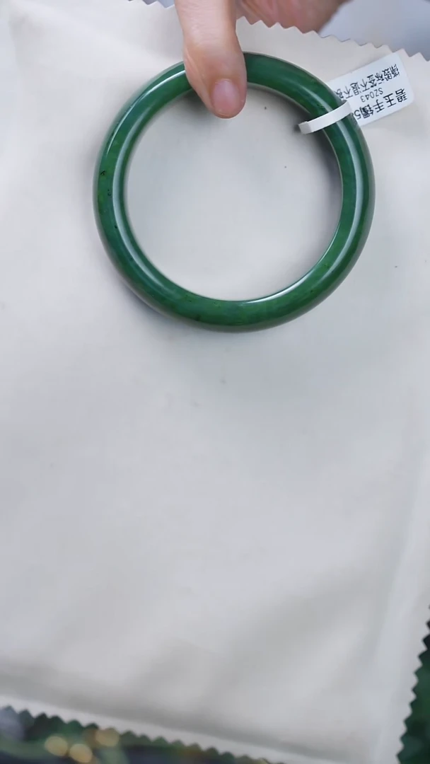 和田玉（碧玉）手镯未镶嵌和田玉碧玉手镯55#