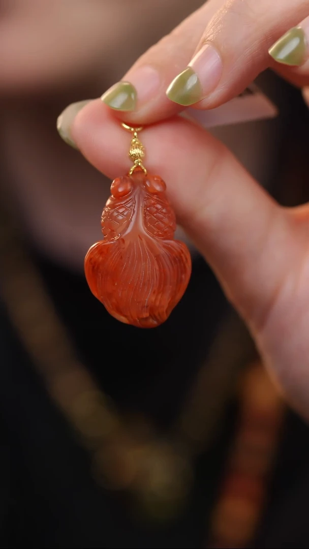 颈饰未镶嵌南红玛瑙鱼