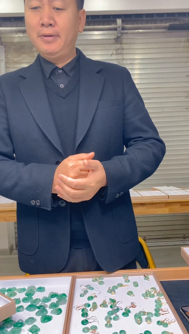 【闪购商品】石英质玉颈饰未镶嵌冰美人非洲翠A货冰种004