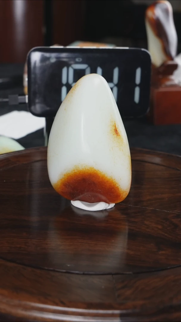 颈饰未镶嵌和田玉柒**歌和田玉原石