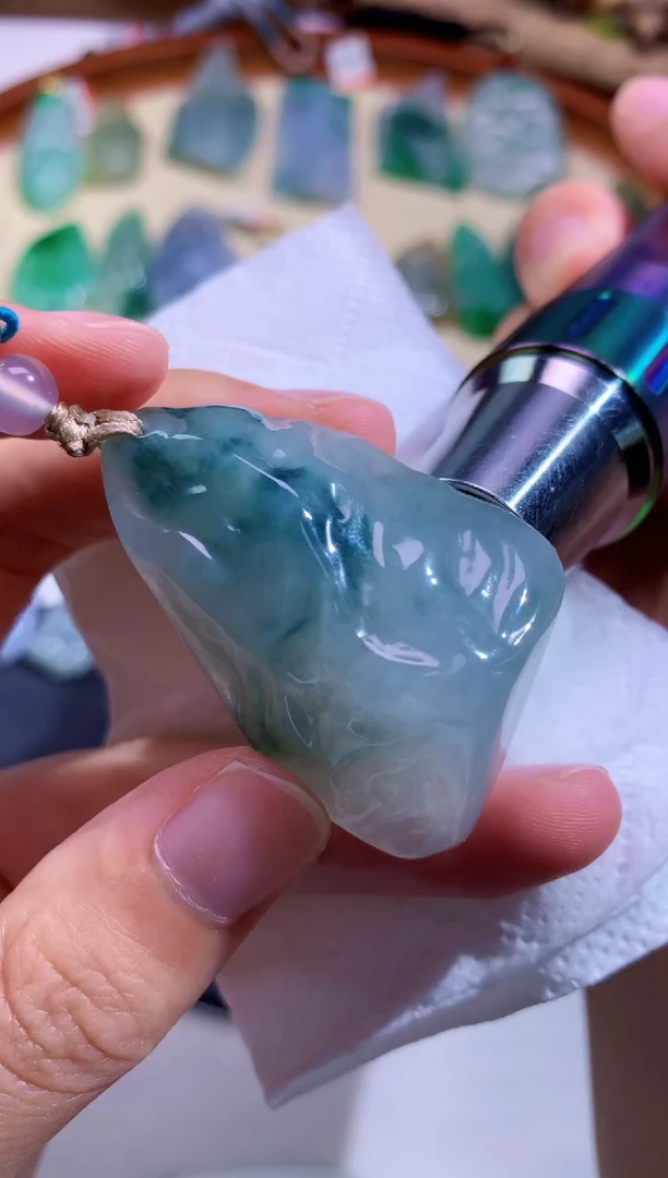颈饰未镶嵌翡翠