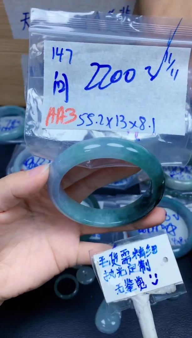 未镶嵌定制翡翠问**愧147毛货需精细抛光手镯拍一发一