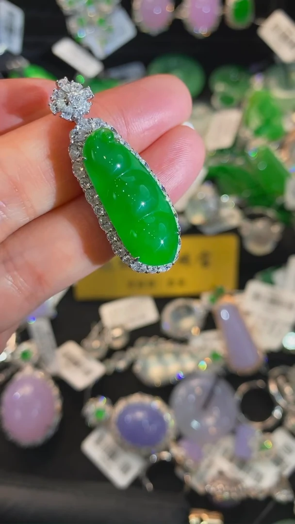 【闪购商品】翡翠颈饰未镶嵌福豆