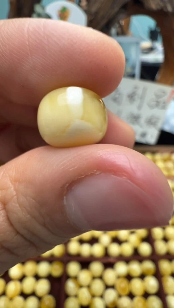 【闪购商品】蜜蜡裸石未镶嵌俄料微瑕11.3*9.5mm0.783克