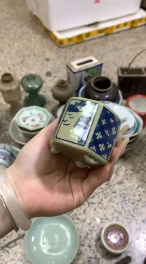 陶瓷珠*：1个青花香炉
