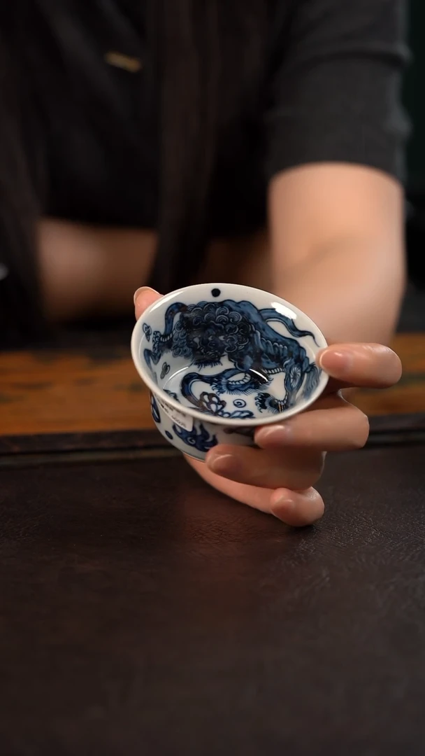 赏君慕元杂宝狮子马蹄杯
