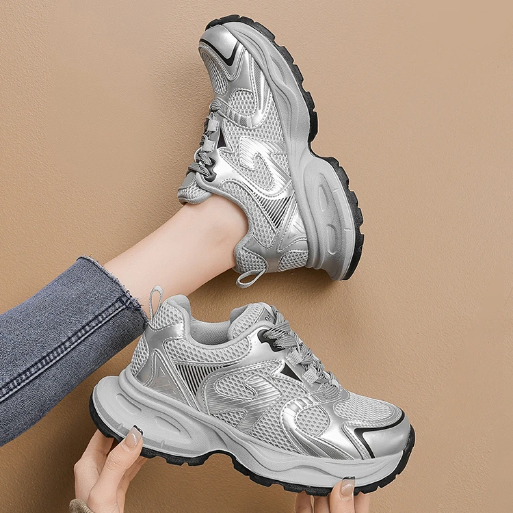 达芙妮秋季2026新款老爹鞋百搭简约后增高运动鞋外穿时尚舒适