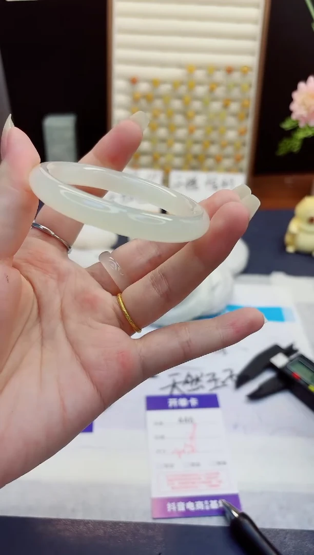 未镶嵌手镯石英质玉446-美人条晴水-圈口52
