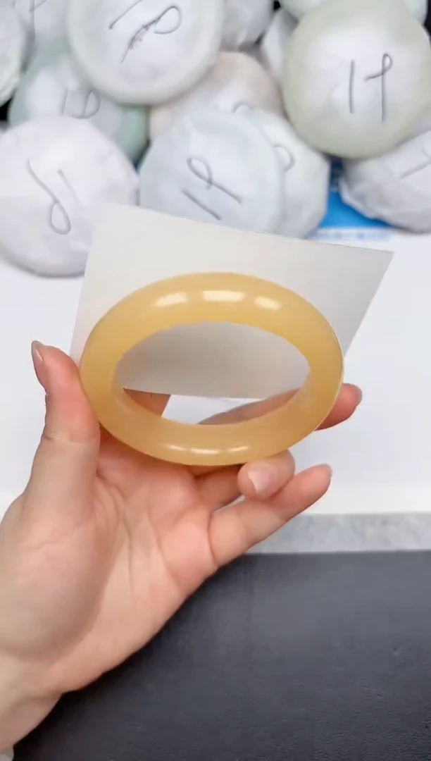 未镶嵌手镯石英质玉223/55.9