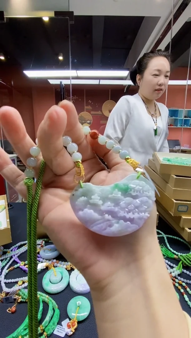 颈饰未镶嵌翡翠吊坠